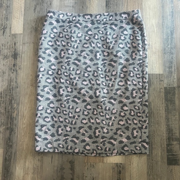 Talbots Dresses & Skirts - Talbots Women's Pencil Skirt Gray Pink Leopard Print Size 14